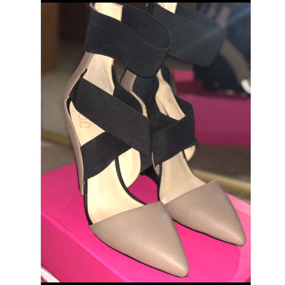 HOT! Light brown/Black heels